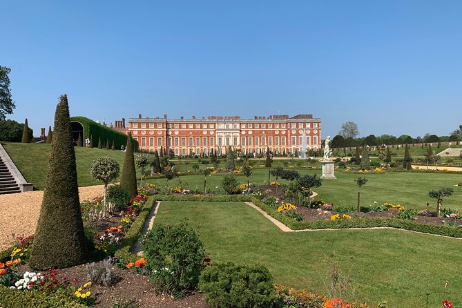 Private Vehicle To Hampton Court Palace From London With Admission Tickets - Why Hampton Court works well as a private half-day outing