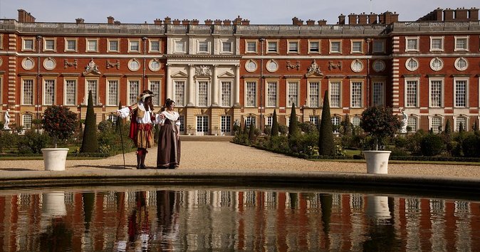 Private Vehicle To Hampton Court Palace From London With Admission Tickets - The return journey and agreed meeting point