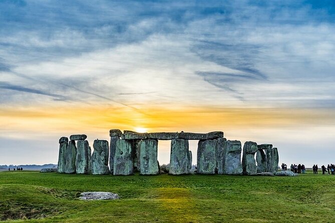 Private Windsor Castle and Stonehenge Day Tour - Stonehenge in the morning