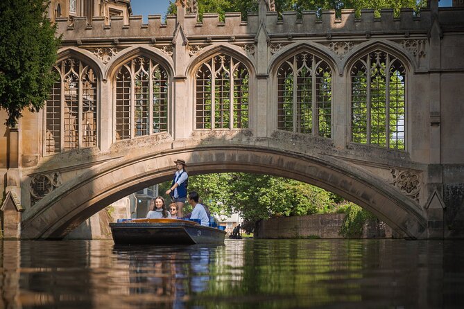 Punting Tour in Cambridge - St. John’s covered bridge and the final stretch