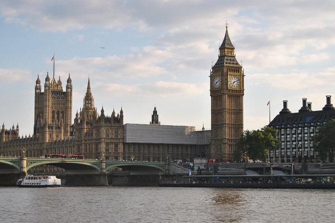 River Thames boat trip to Greenwich - The river views between Westminster and Greenwich