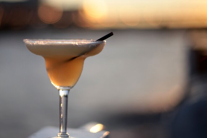 River Thames Evening Cruise with Sparkling wine and Canapés - Upper deck views versus indoor comfort