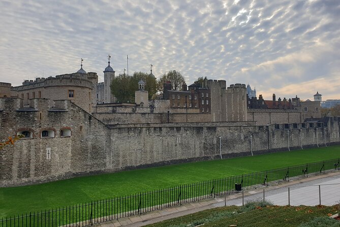 Roman Ruins to Blitz Bombings: A Walking Tour of London's Fiery History - From the Tower of London to London’s fiery past