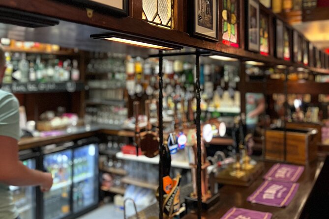 Royal Historic Pubs Walking Guided Tour in London - Guides who make the difference