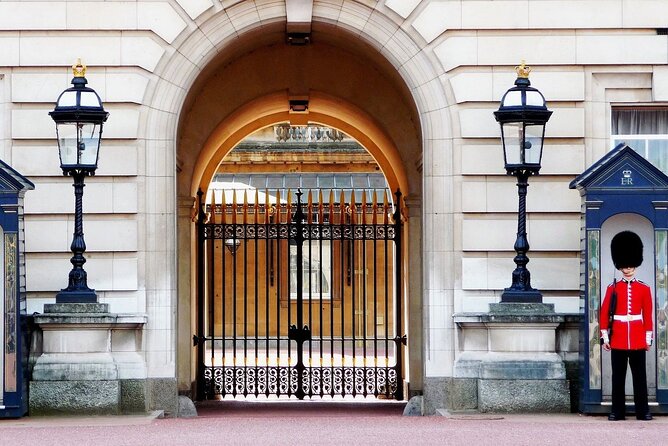 Royal London Guided Tour with Changing of the Guard - Walking, mobility, and crowd warnings