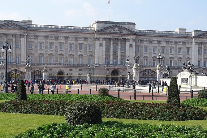 Royal Tour of St James', Parks, Palaces and Royal intrigue - Why this St James’s walk feels different