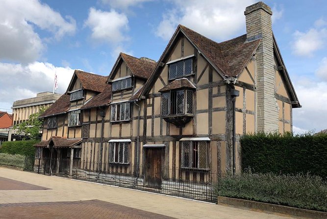 Royal Windsor Cotswold & Shakespeare Country in Executive Vehicle Private Tour - The private vehicle and what six hours of driving means
