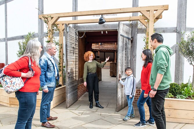 Shakespeare's Globe Guided Tour - The 45-minute tour inside the wooden O