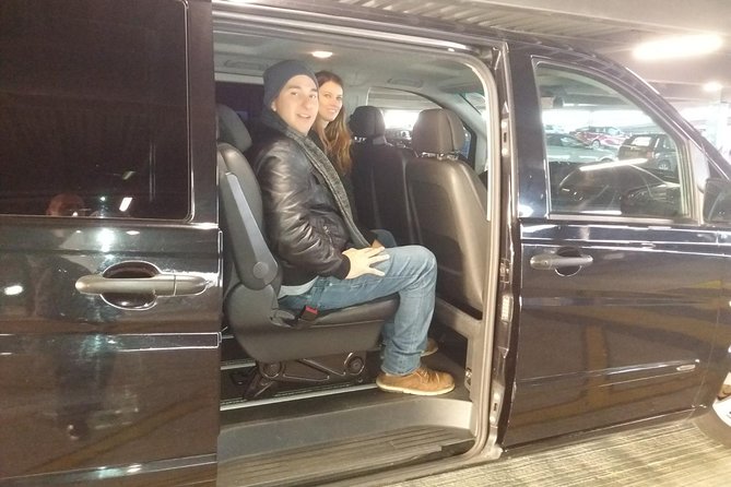 Shared Arrival Transfer London Airport to Hotel Accommodation - From airport arrivals to your London hotel