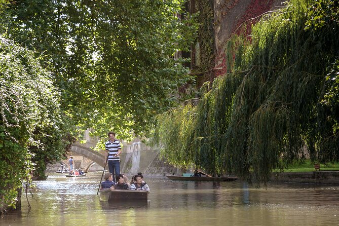 Shared Guided Punting Tour of Cambridge - The oldest riverside college and the richest college