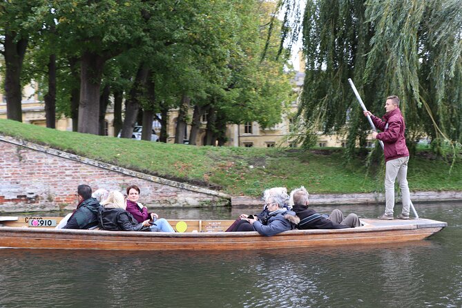 Shared Punt Tour - Cambridge - Guide style, seating, and sunny-day advice