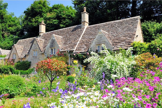 Small Group Cotswolds Villages, Stratford and Oxford Day Tour from London - Walking, weather, and the pace of the day