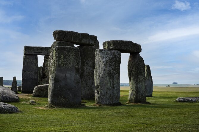 Small-Group Day Trip to Stonehenge, Bath and Windsor from London - One busy day beyond London