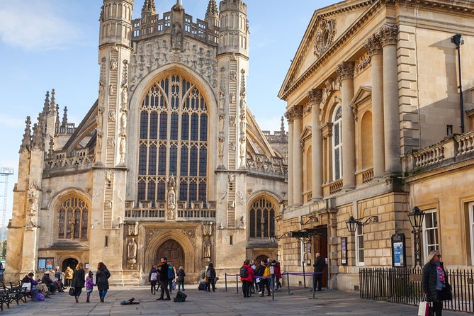 Small Group Stonehenge, Bath and Secret Place Tour from London - Guides make the long drive easier