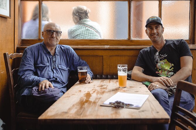 Soho Music & Historic Pubs Tour - The guides shape the experience
