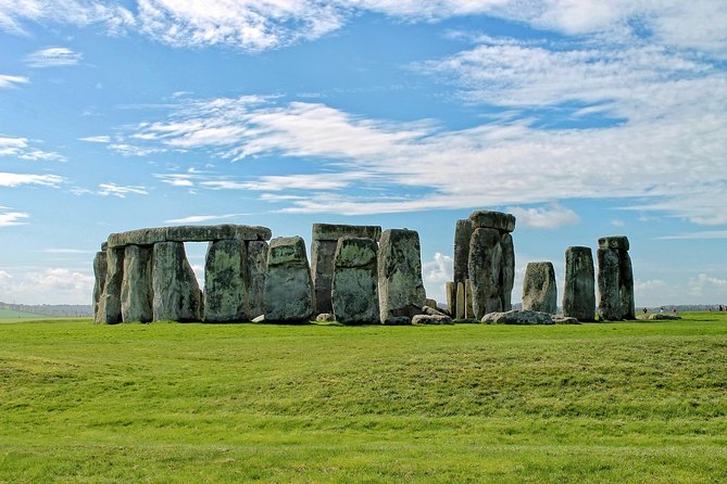 Southampton: Post-Cruise Tour to London via Salisbury, Stonehenge and Windsor - Luggage rules are generous, but not unlimited