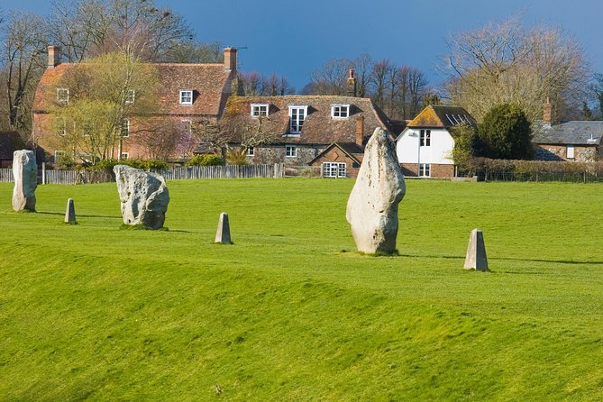 Stonehenge and The Stone Circles of Avebury Day Trip from London - How the guides affect the day