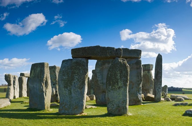 Stonehenge and The Stone Circles of Avebury Day Trip from London - Leaving London from Earl’s Court