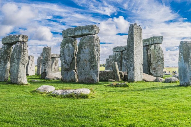 Stonehenge Half-Day Tour from London with Admission - The visitor centre, objects, and Neolithic houses