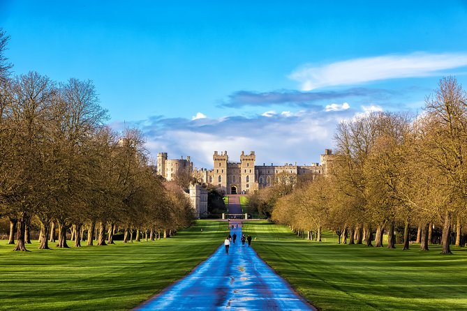 Stonehenge Inner Circle Access Day Trip from London Including Windsor - What the guides add to the day