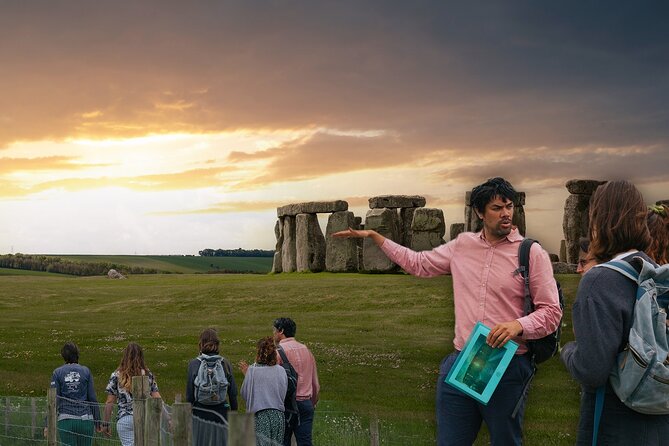 Stonehenge Private Full-Day Tour from Bath for 2-8 guests - Wiltshire villages away from the main route