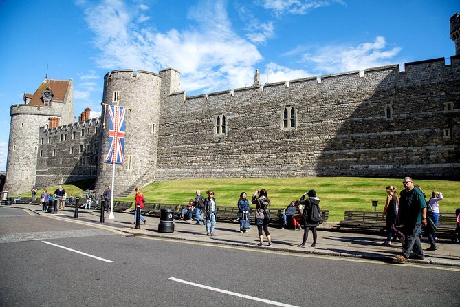 Summer Special: Buckingham Palace & Windsor Castle Tour - The practical drawbacks to weigh