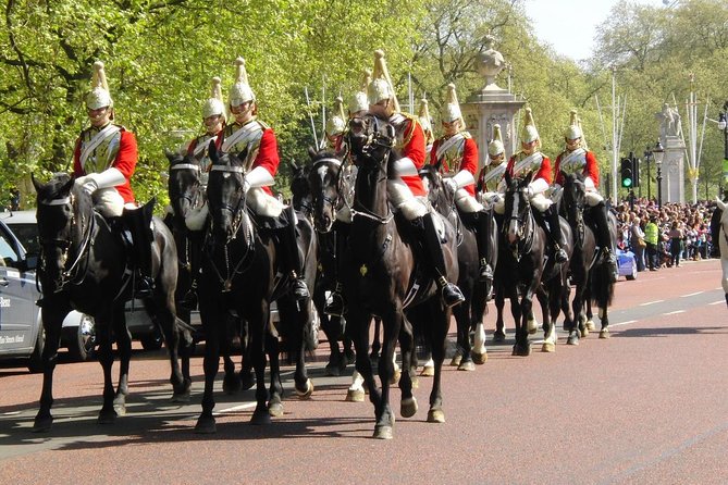 The Changing of the Guard - Exclusive Guided Walking Tour - St. James’s Park and the royal setting