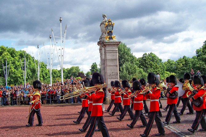 The Changing of the Guard - Exclusive Guided Walking Tour - Timing, weather, and practical preparation