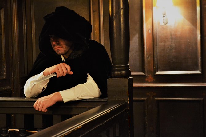 The Cloak and Dagger Tour in London - London Bridge and the lives around the river