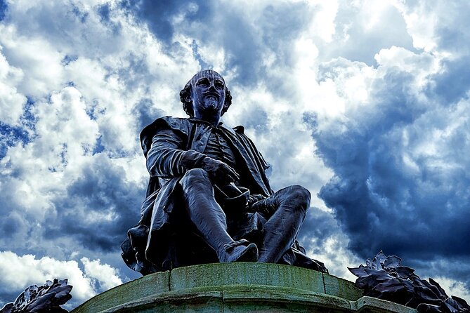 The WalkTalkShow.co.uk - Guided Tour of Stratford upon Avon - History Corner, Harvard House, and the Garrick Inn