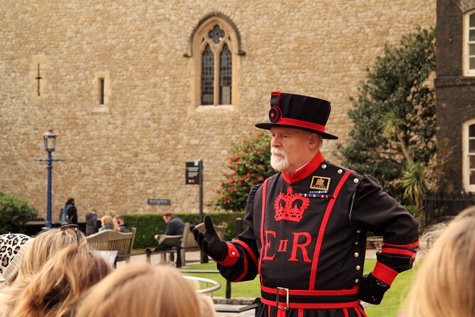 Tower of London: Crown Jewels & Beefeater Opening Ceremony - Pace, walking, and family suitability