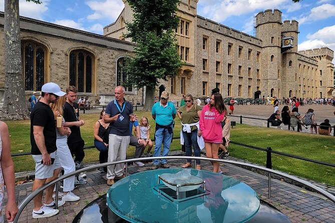 Tower of London: Guided Tour with Thames River Cruise - The White Tower and the details you might miss
