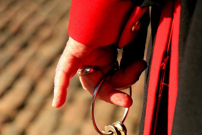 Tower of London Private Walking Tour - Why a private Tower of London tour helps