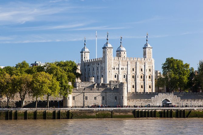 VIP Early Access: Opening Ceremony Tower of London & Bridge Entry - Seeing the Crown Jewels before the queues grow