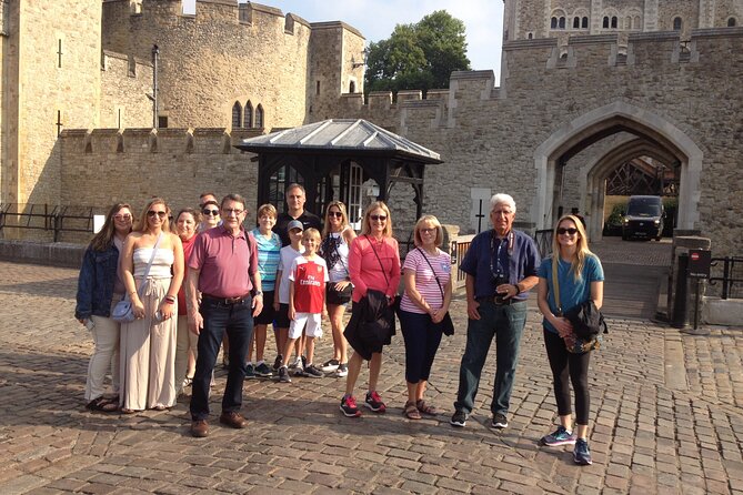 VIP Tower of London and Crown Jewels Tour with Private Beefeater Meet & Greet - Seeing the Crown Jewels without wasting the morning