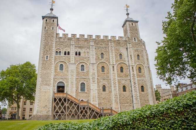 VIP Tower of London and Crown Jewels Tour with Private Beefeater Meet & Greet - The first walk through the Tower grounds