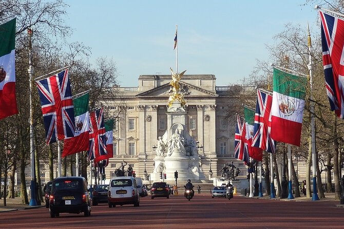 Westminster Small Group Guided Tour with Changing of the Guard - Buckingham Palace sets the scene for the main ceremony