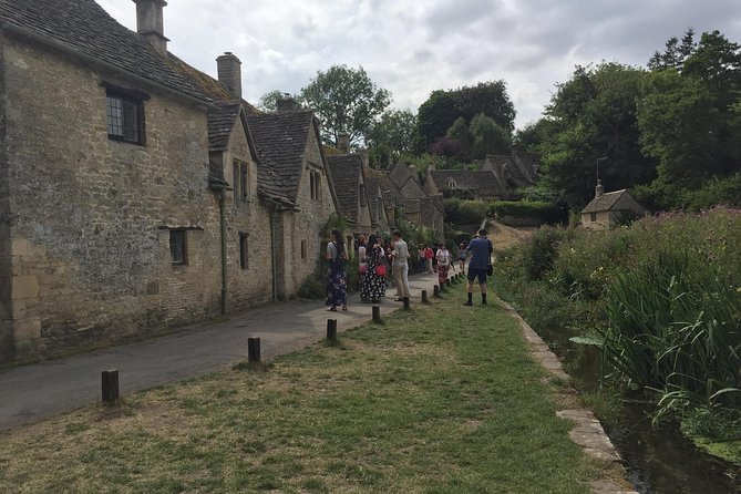 Whisky and Gin Private Tour in the Cotswolds with Driver Guide - Who should book this Cotswolds outing?