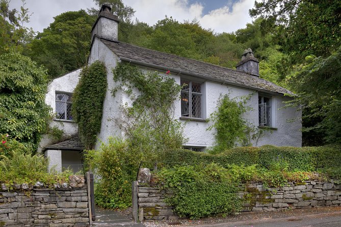 Windermere & Lake District Tour from Manchester Including Cruise - Grasmere: Wordsworth, gingerbread, and free time