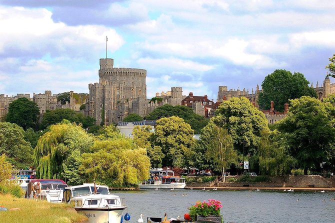 Windsor, Stonehenge and Bath Day Trip from London Spanish - Starting at Victoria Coach Station