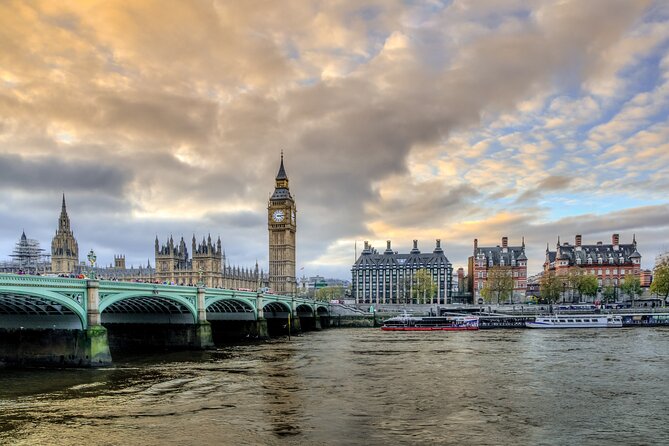 Winston Churchill & London in World War II Walking Tour - Horse Guards Parade and the route to Buckingham Palace